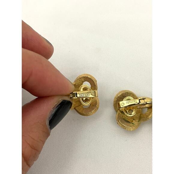 VTG Lot of 12 Assorted Gold Toned Clip-on Earrings Signed Trifari SaraCov Napier - Picture 14 of 16